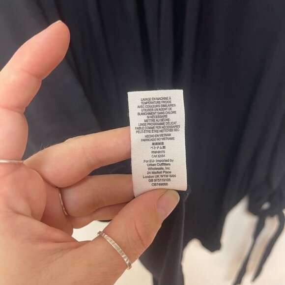 Free People "Keepin On" Tee Black Twist Front Tie Sleeves Flowy Top Women Size M - Picture 8 of 8